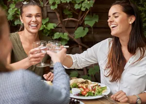 Friends having drinks after receiving hypnotherapy for emetophobia