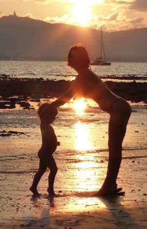 mother and child enjoying the beach after phobia hypnotherapy